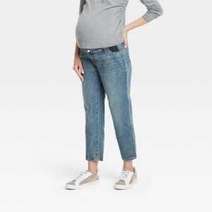 Isabel Maternity by Ingrid & Isabel under belly
Cropped jeans